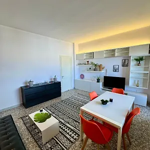 4 Balconi House- Moderno A Appartamento